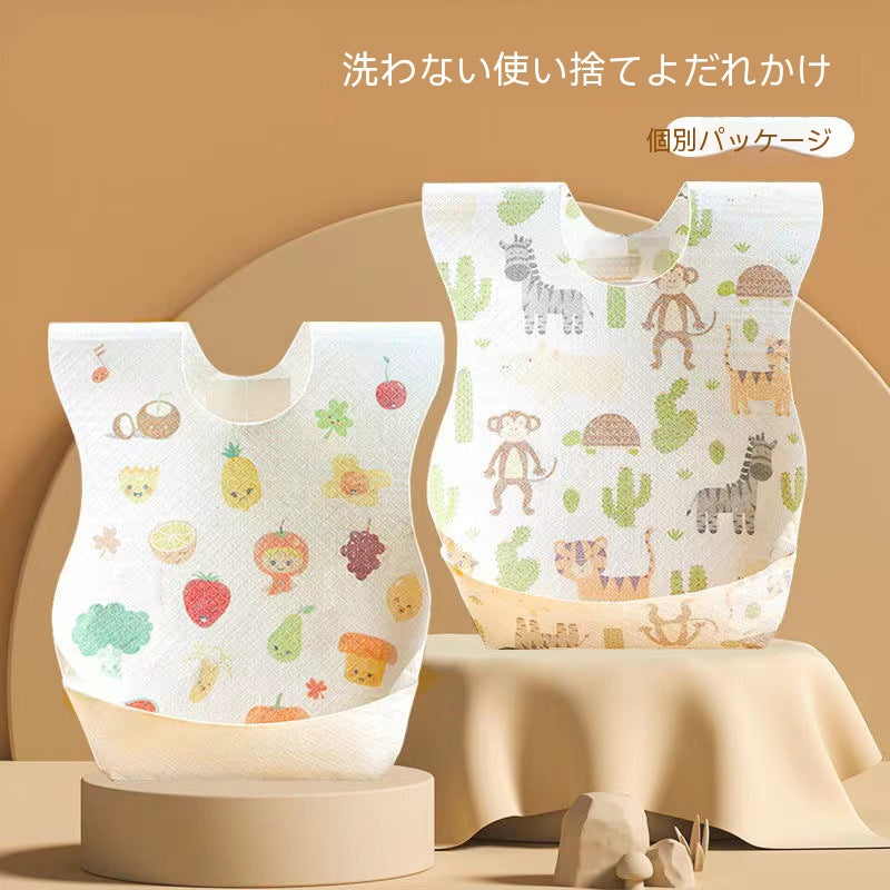 赤ちゃんを囲んで食事をする、唾液タオルを洗って携帯しない防水口