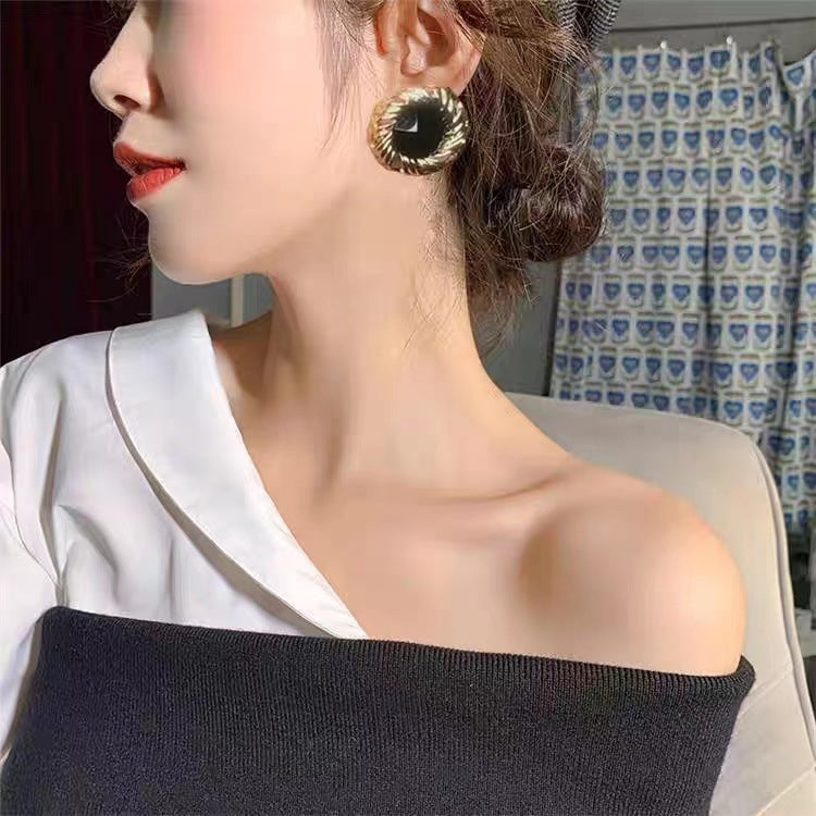 S925銀針黒色金属ピアス復古イヤリング女性欧米耳飾りファッションアクセサリー