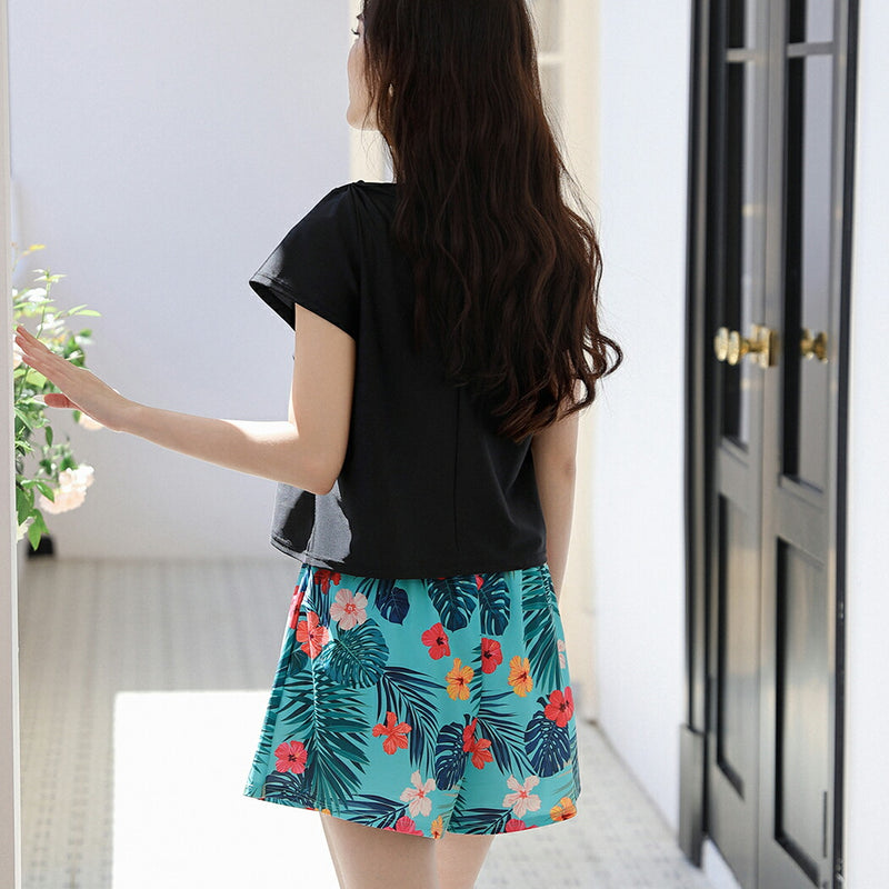【タンキニ水着2点セット】レディース 体型カバー 袖付き Tシャツ ラッシュガード ブラ内蔵 ショートパンツ 短パン 上下 セパレート 大きいサイズ シンプル 無地 小胸 盛れる お腹/太もも/お尻 露出控えめ 女子 ママ ぽっちゃり お洒落 セクシー かわいい 可愛い